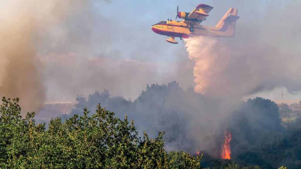 Φωτιά στο Γύθειο Λακωνίας – Επιχειρούν πέντε εναέρια μέσα