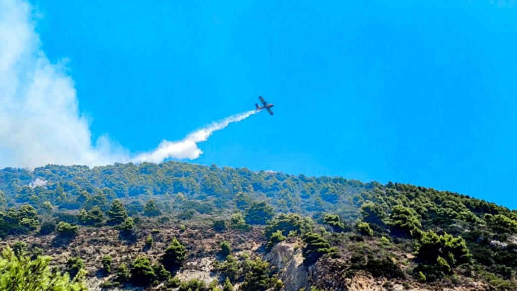 Η νεότερη ενημέρωση της Πυροσβεστικής για τα πύρινα μέτωπα στη χώρα – Επιχειρούν 33 εναέρια μέσα