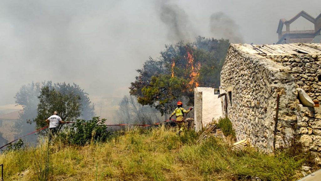 Φωτιά στη Ζάκυνθο: 3 ενεργά μέτωπα σε Κοιλιωμένο, Λιθακιά, Κερί – Κάηκαν σπίτια, ζώα και πάνω από 15.000 στρέμματα