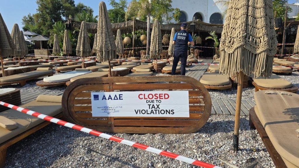 ΑΑΔΕ: 48ωρο λουκέτο και πρόστιμο 10.500 ευρώ σε γνωστό beach restaurant στη Ρόδο