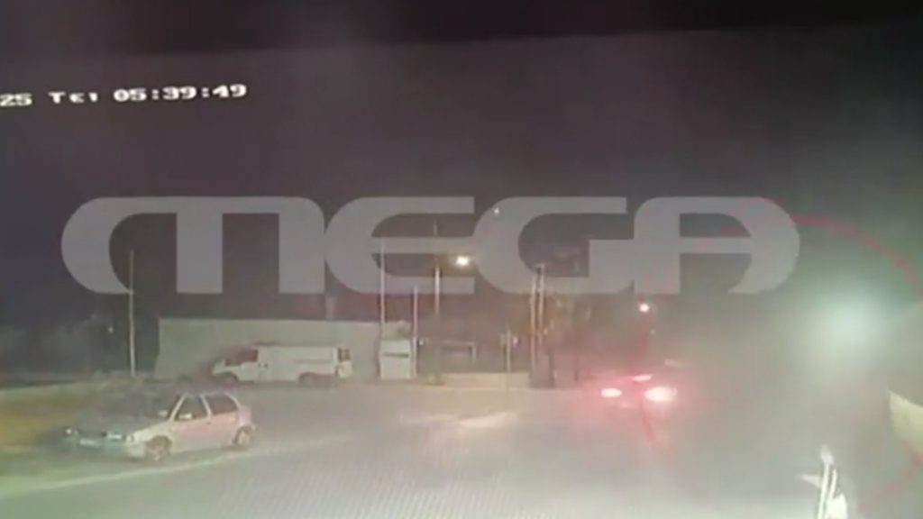 Αρτέμιδα: Βίντεο με τη φονική παράσυρση του πεζού από το ΙΧ του αστυνομικού – Εκσφενδονίστηκε 200 μέτρα μακριά