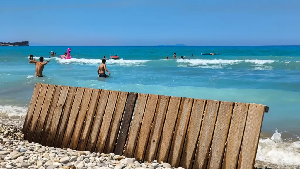 Καιρός αύριο: Έως 35 βαθμούς η θερμοκρασία – Άνεμοι 6 μποφόρ στο Αιγαίο