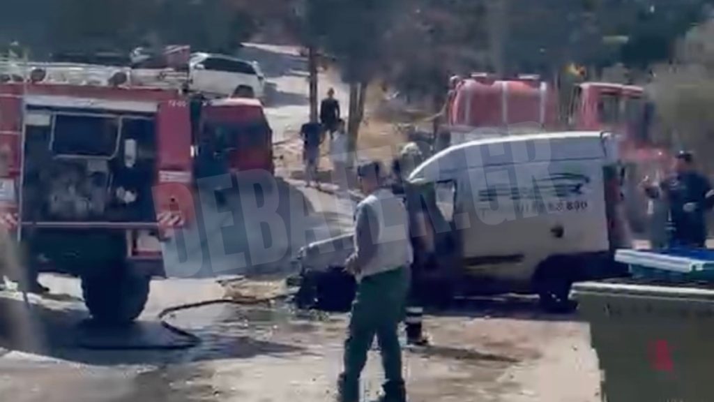 Φωτιά σε όχημα στην Πεντέλη – Πυροσβέστες και εθελοντές πρόλαβαν τα χειρότερα