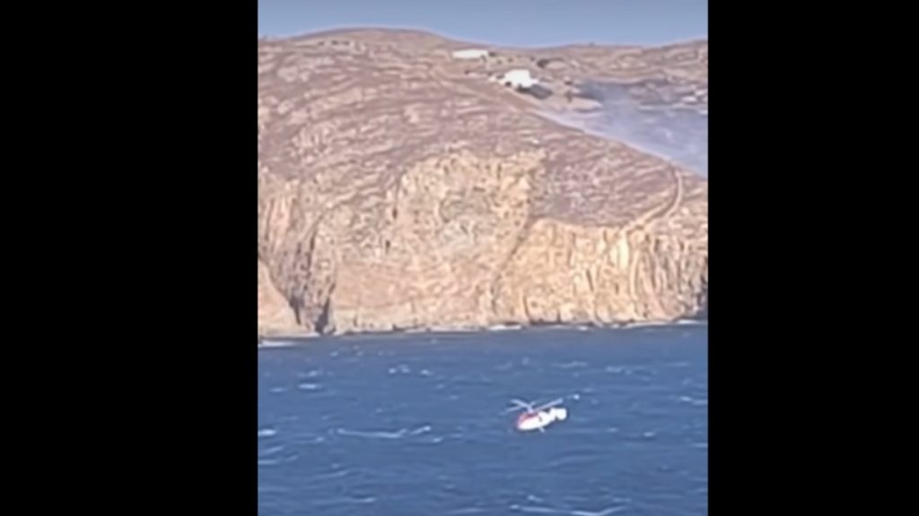 Φωτιά σε ξερά χόρτα στην Μύκονο (βίντεο)