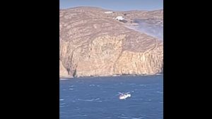 Φωτιά σε ξερά χόρτα στην Μύκονο (βίντεο)