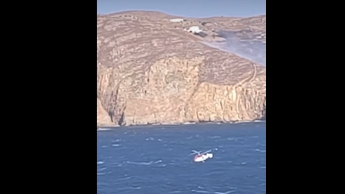 Φωτιά σε ξερά χόρτα στην Μύκονο (βίντεο)
