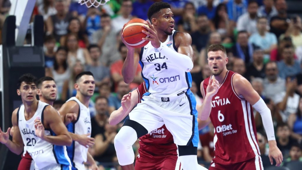 Ελλάδα – Λετονία 104-86: Εντυπωσιακό ντεμπούτο του Γιάννη στο “Ακρόπολις”