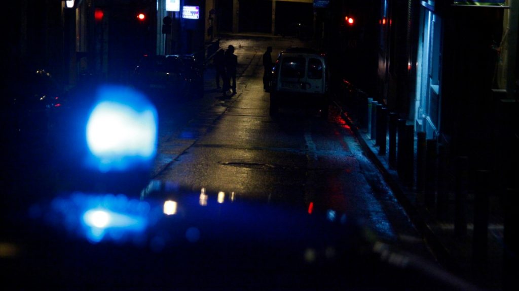 Λάρισα: Ανήλικοι έσπασαν αυτοκίνητα πετώντας πέτρες στη Νέα Σμύρνη… για πλάκα