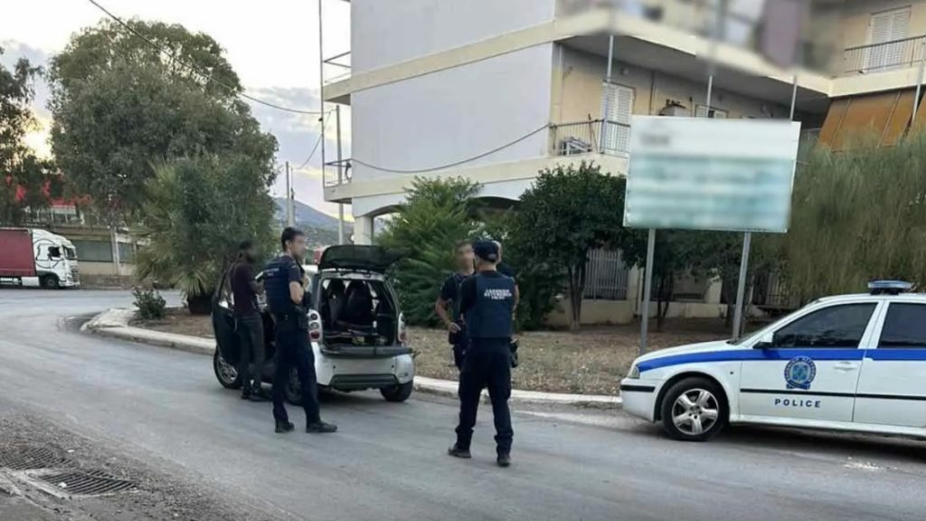 ΕΛΑΣ: Πληθώρα τροχονομικών παραβάσεων σε ελέγχους της Τροχαίας στη Μάνδρα – Ο γερανός σήκωσε 8 οχήματα