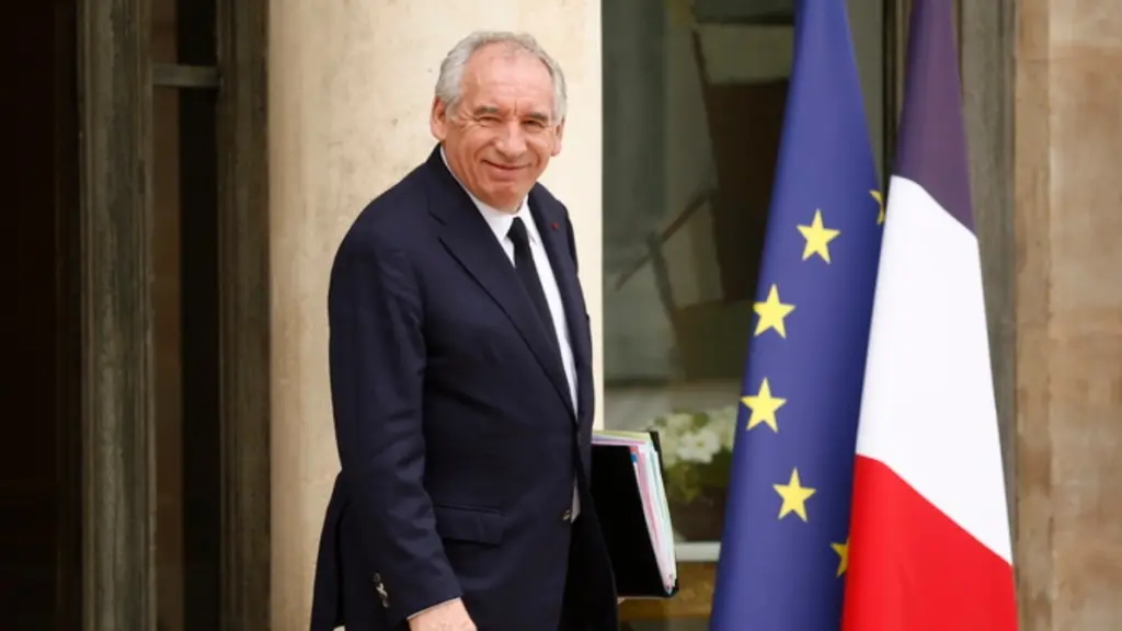 Μπαϊρού: «Αν δεν γίνουν περικοπές, η Γαλλία θα βουλιάξει»