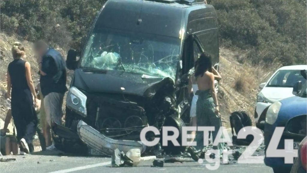 Ηράκλειο: Σοβαρό τροχαίο με δύο μίνι βαν – Δείτε εικόνες από το σημείο