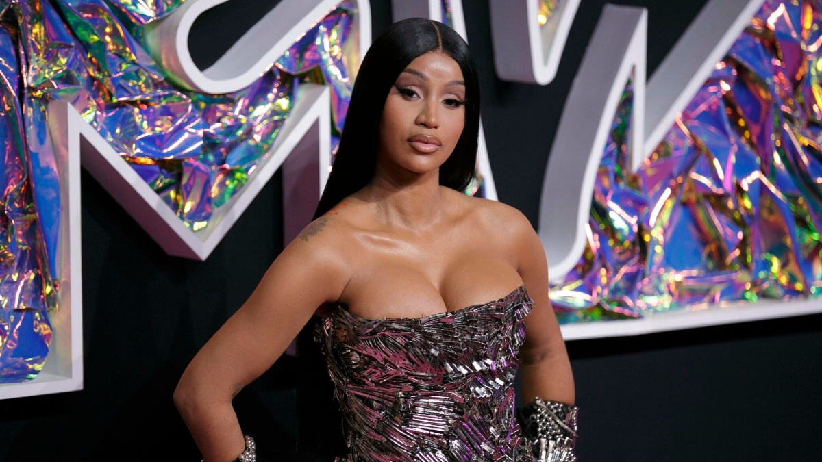 Cardi B: Γυναίκα κατέθεσε μήνυση εις βάρος της για επίθεση και βιαιοπραγία – Ξανά στα δικαστήρια η ράπερ