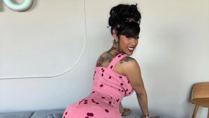 Η Cardi Β γίνεται viral ως κατηγορούμενη στο δικαστήριο – Η περούκα και η βρισιά στην κατηγορούσα (pics)