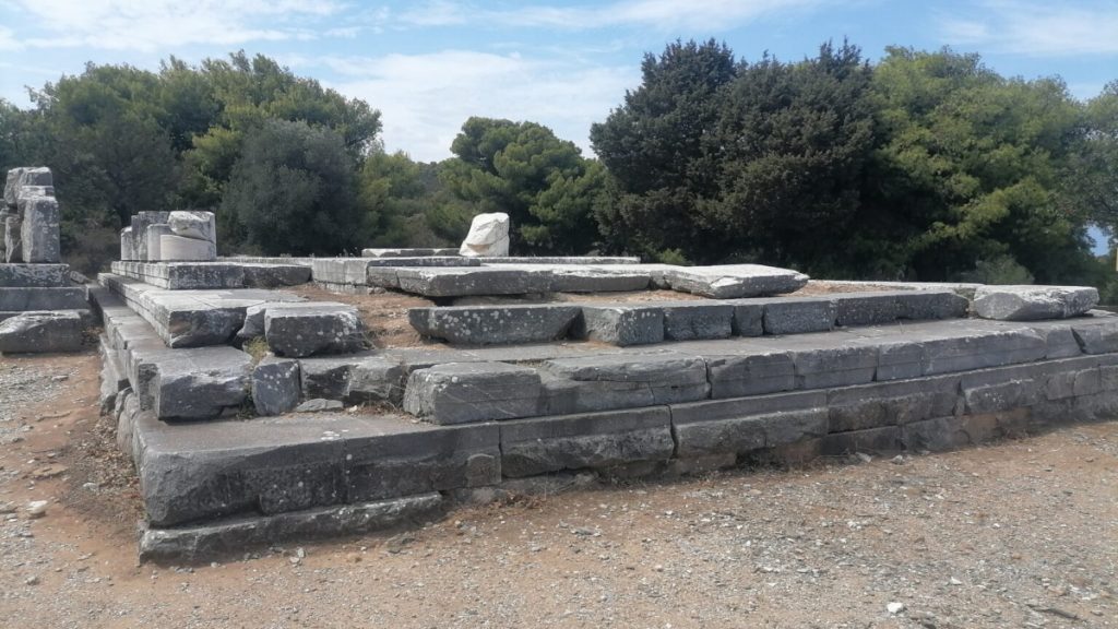 ΥΠΠΟ: Προσβασιμότητα και πυροπροστασία στον αρχαιολογικό χώρο του Ραμνούντος, στην Αττική