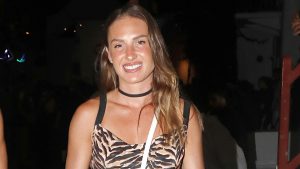 Κατερίνα Δαλάκα: Στη Μύκονο για καλοκαιρινές διακοπές – Η βραδινή της έξοδος στα Ματογιάννια