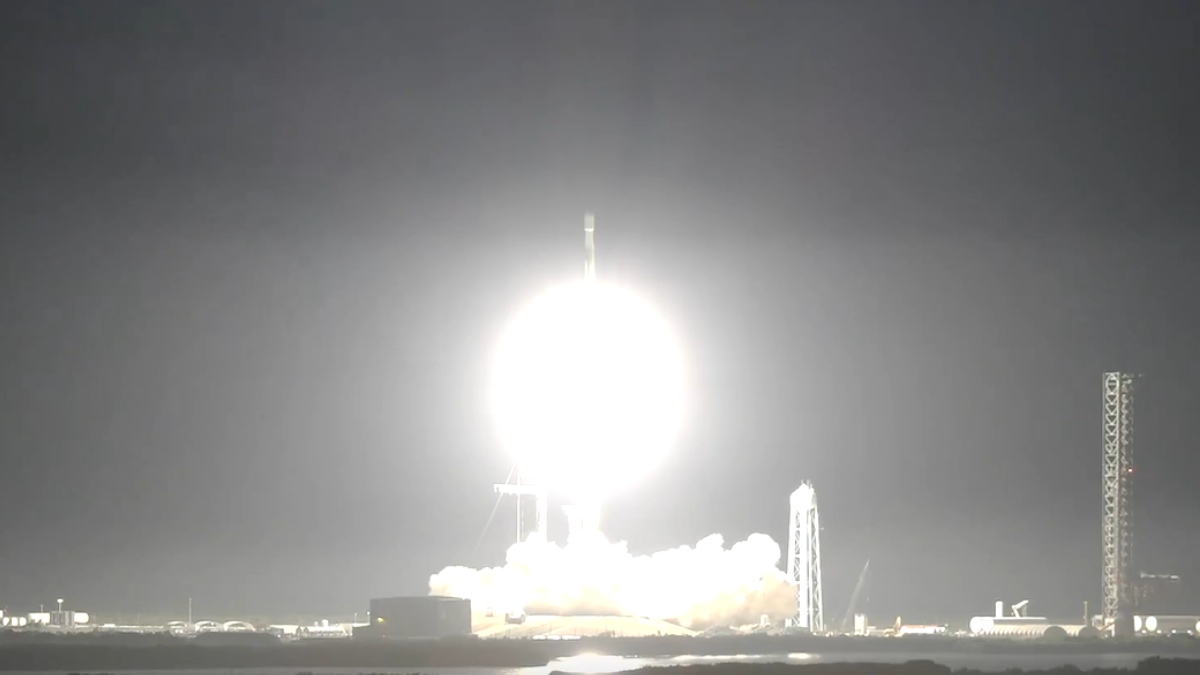 Η SpaceX εκτόξευσε ένα αμερικανικό διαστημικό μη επανδρωμένο στρατιωτικό αεροσκάφος (βίντεο)