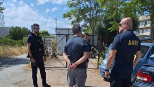 Παλλήνη: Υπάλληλος Δήμου άφηνε παιδιά ΑμεΑ σε κέντρο και μετά έβαζε φωτιές