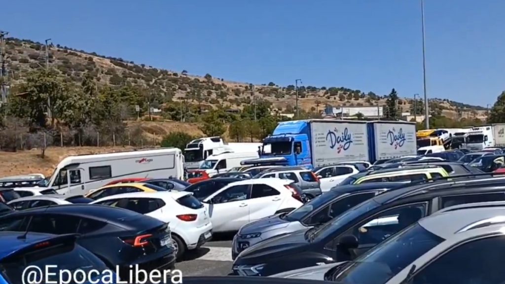 Εκτροπή φορτηγού στα διόδια της Ελευσίνας – Διακόπηκε η κυκλοφορία στο ρεύμα προς Κόρινθο (Βίντεο)