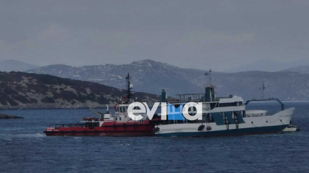Νέα Στύρα: Επιχείρηση απομάκρυνσης του φέρυ μποτ που προσάραξε σε ξέρα – Ρυμουλκά πλοία και δύτες στο σημείο