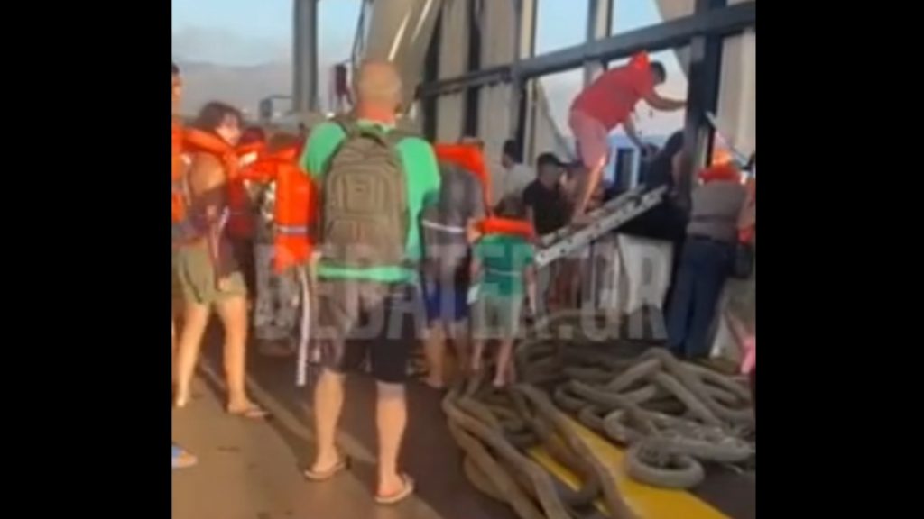 Νέα Στύρα: Βίντεο ντοκουμέντο από την εκκένωση του φέρυ μποτ που προσάραξε σε ξέρα