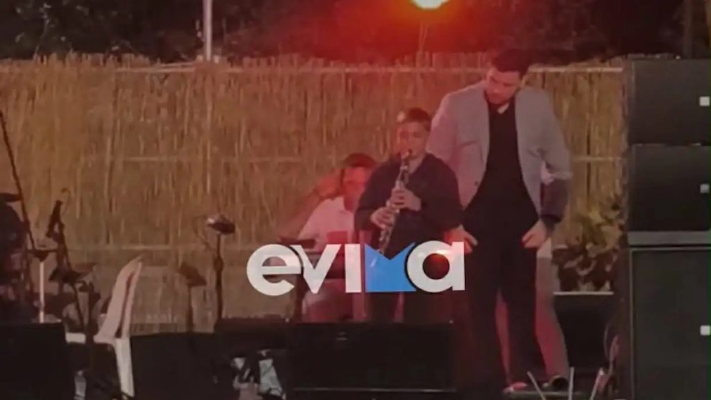 Εύβοια: 13χρονος μάγεψε με το κλαρίνο σε πανηγύρι (βίντεο)