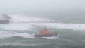 Η καταιγίδα Floris σαρώνει τη Σκωτία με σπάνια σφοδρότητα για την εποχή (βίντεο)
