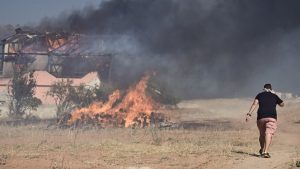Φωτιά στην Κερατέα: 124 απεγκλωβισμοί από την ΕΛΑΣ – Επιχειρούν 136 αστυνομικοί (Βίντεο)
