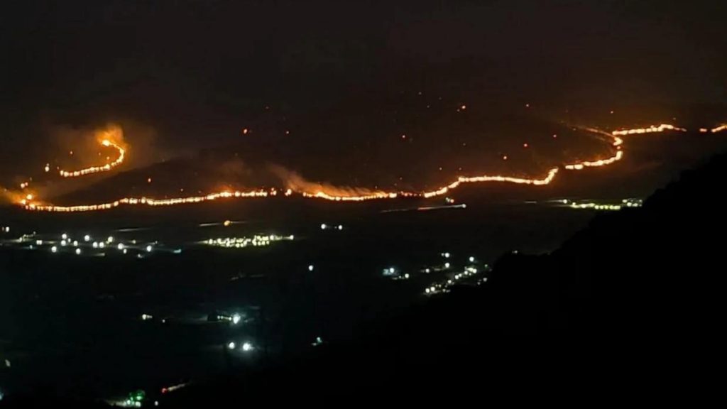 Φωτιά στην Πρέβεζα: Δεύτερη νύχτα αγωνίας – Έχουν καεί σπίτια, ελαιώνες και καλλιεργήσιμες εκτάσεις