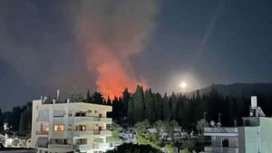 Φωτιά σε χαμηλή βλάστηση στα Συχαινά Αχαΐας – Ήχησε για εκκένωση το 112
