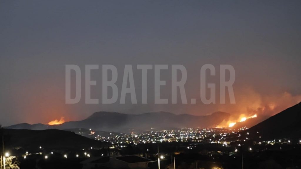 Φωτιά στην Ανατολική Αττική: Ολονύχτια μάχη με τις φλόγες οι πυροσβέστες – Ένας νεκρός και καμμένα σπίτια στην Κερατέα
