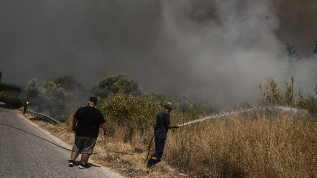 ΕΟΔΥ: Οδηγίες προστασίας κατά τη διάρκεια καθαρισμών μετά από πυρκαγιές