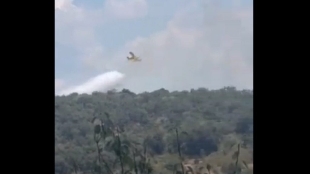 Φωτιά στην Παλαιομάνινα Αιτωλοακαρνανίας – Σηκώθηκαν εναέρια μέσα (βίντεο)