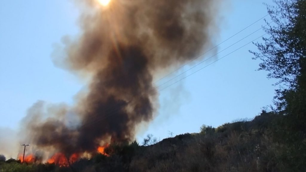 Φωτιά στην περιοχή Κοκώρη Αιτωλοακαρνανίας – Μήνυμα από το 112 για εκκένωση δύο οικισμών