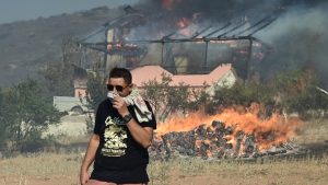 Φωτιά στην Κερατέα: Σε πλήρη κινητοποίηση το ΕΚΑΒ