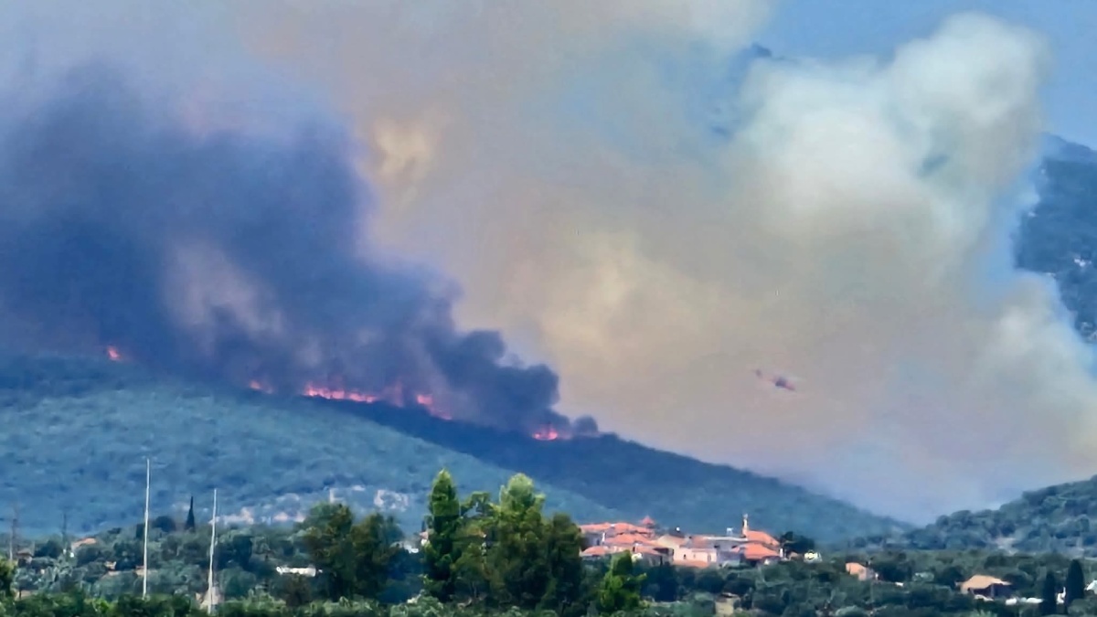 Μεσσηνία: Φωτιά σε δασική έκταση – Ήχησε το 112, εκκενώθηκαν τα Πετράλωνα “Απομακρυνθείτε προς Μελιγαλά”  (Εικόνες)