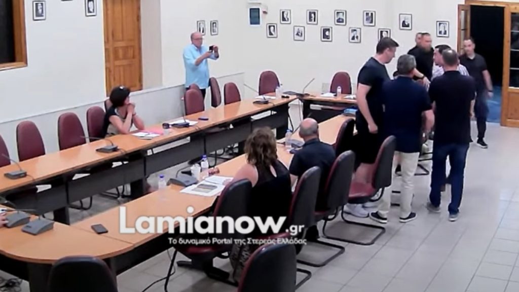 Φθιώτιδα: Παραλίγο “ξύλο” σε δημοτικό συμβούλιο στη Μακρακώμη – Δείτε βίντεο