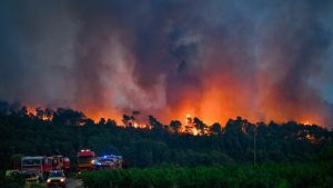 Γαλλία-πυρκαγιά: Συνεχίζεται για τρίτη ημέρα η “μάχη” με τις φλόγες – Στάχτη πάνω από 160.000 στρέμματα