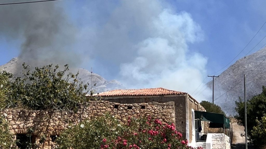 Φωτιά στον Γερολιμένα Μάνης – Επιχειρούν δύο εναέρια μέσα