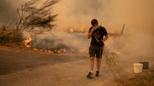Ισπανία: Μαίνονται οι πυρκαγιές στη χώρα – Νεκρός ένας πυροσβέστης μετά από ανατροπή  οχήματος