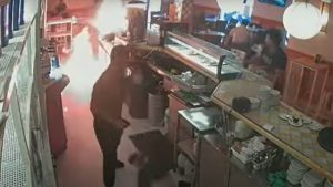 Σάλος στην Ισπανία: Πελάτης πυρπόλησε καφετέρια για μια μαγιονέζα (Βίντεο)