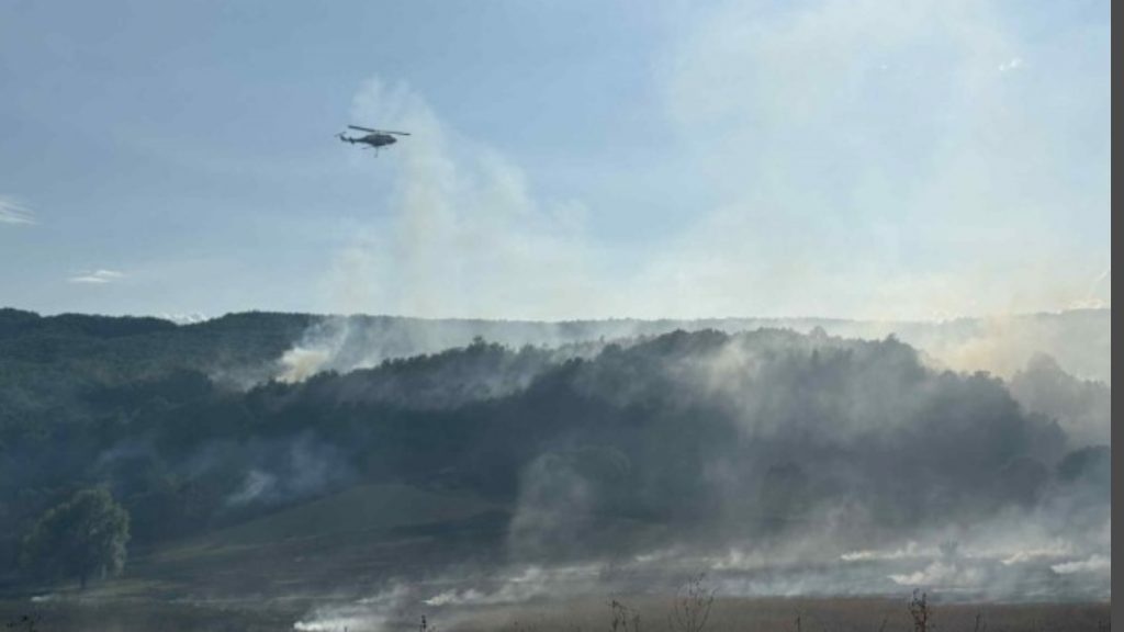 Φωτιά σε αγροτοδασική έκταση στην Αγναντιά Καλαμπάκας – Επιχειρούν 7 εναέρια μέσα