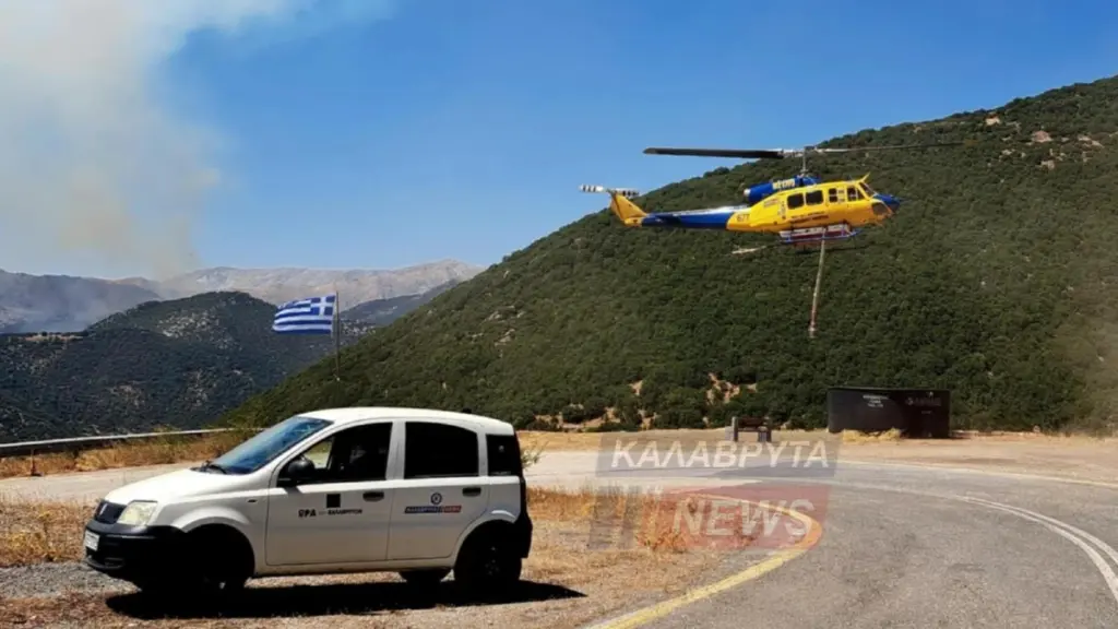 Καλάβρυτα: Καλύτερη η εικόνα της φωτιάς στο Λιβάρτζι – Μακριά από οικισμούς οι φλόγες