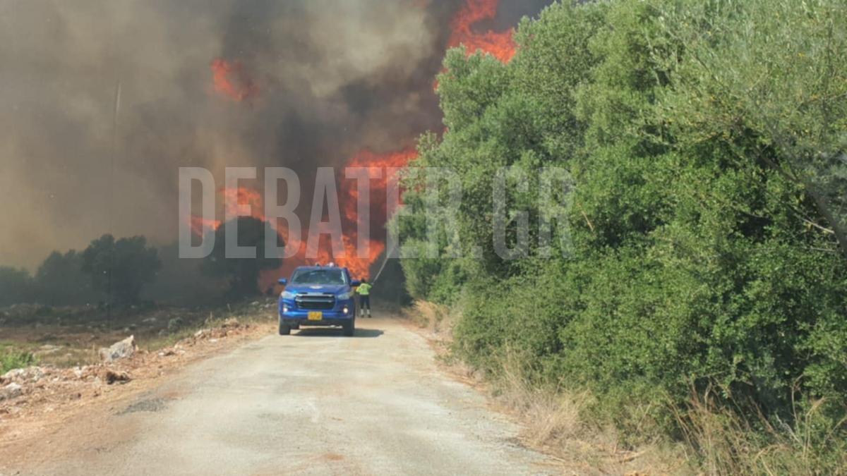 Πυρκαγιά στον Καραβάδο Κεφαλονιάς – Μήνυμα από το 112 για εκκένωση τριών οικισμών, ενισχύθηκαν τα εναέρια μέσα (φωτογραφίες+βίντεο)