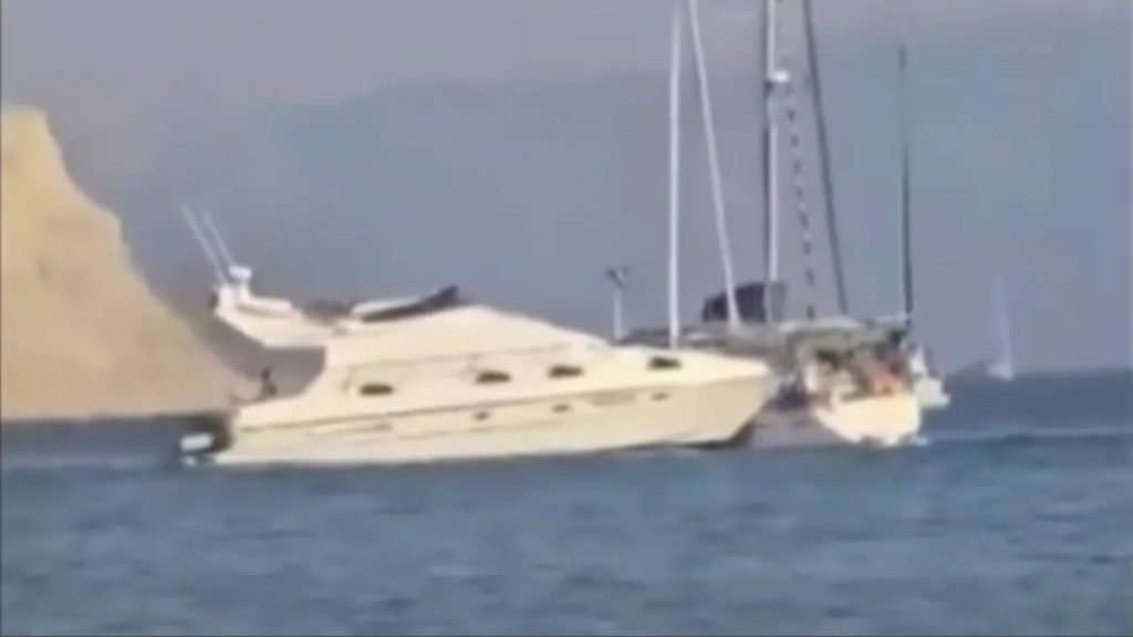 Κέρκυρα: Ταχύπλοο χτύπησε ιστιοφόρα – Τρόμος στους κολυμβητές που ήταν στο σημείο (Βίντεο)