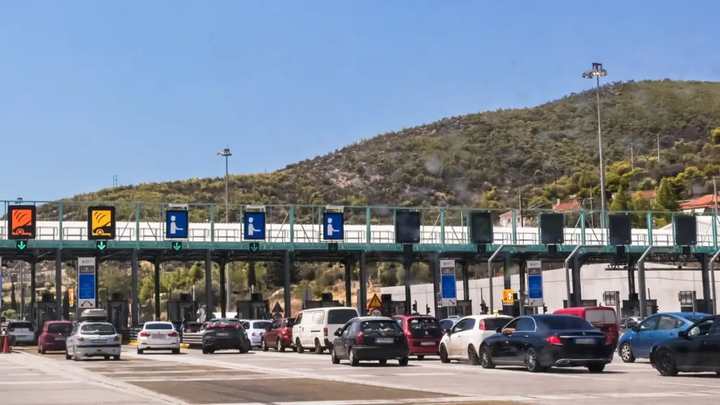 Κυκλοφοριακό χάος στην Αττική οδό με καθυστερήσεις άνω των 45 λεπτών – Επτά τροχαία στο σημείο