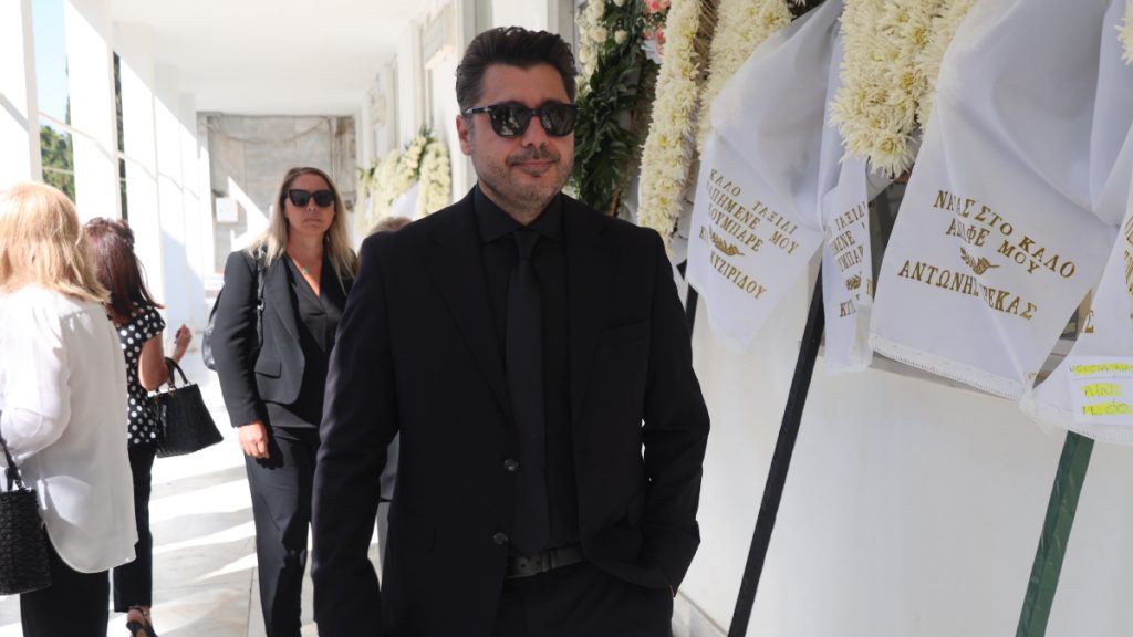 Λάμπρος Κωνσταντάρας: Οι πρώτες δηλώσεις μετά την κηδεία του πατέρα του – «Είχε τόση αγάπη και αντίκτυπο»