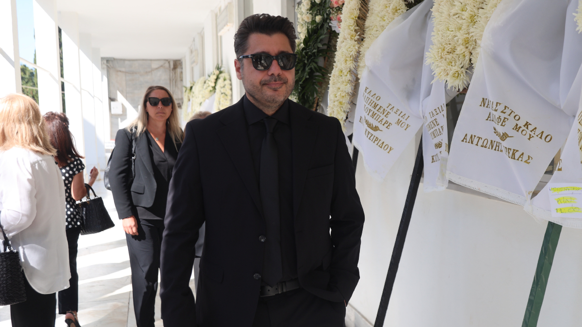 Λάμπρος Κωνσταντάρας: Οι πρώτες δηλώσεις μετά την κηδεία του πατέρα του – «Είχε τόση αγάπη και αντίκτυπο»
