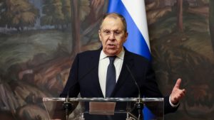 Πυρά Λαβρόφ κατά της Αθήνας: “Έστειλε όπλα στο Κίεβο και δεν σκέφτηκε τους ομογενείς”