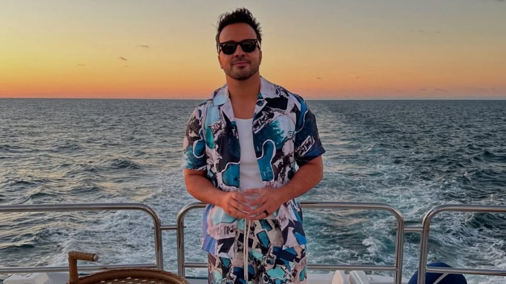 Luis Fonsi: Στη Μύκονο με την καλλονή σύζυγό του ο τραγουδιστής του «Despacito» – Δείτε βίντεο