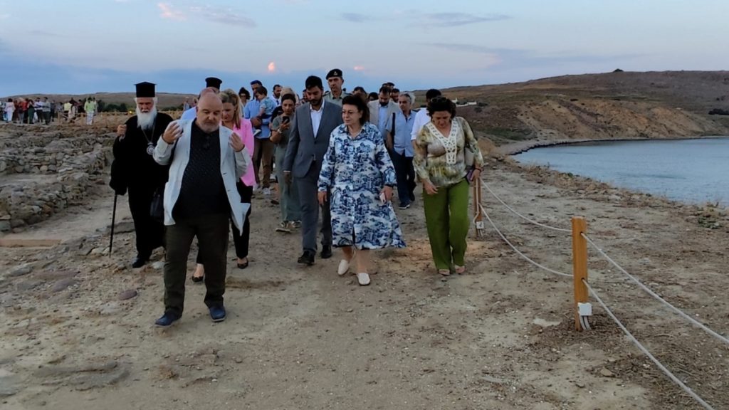 Στη Λήμνο η Λίνα Μενδώνη: Εγκαίνια στην Πολιόχνη και νέα εποχή για τον πολιτισμό του νησιού